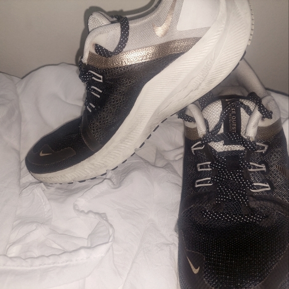 Women's Nike Quest 4 Running Shoes - Picture 1 of 7